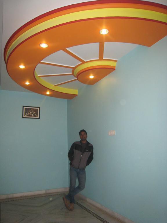 ורנאסי Krishna Paying Guest House מראה חיצוני תמונה