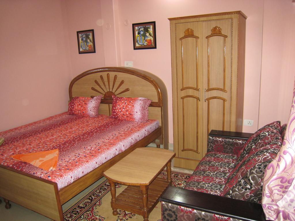 ורנאסי Krishna Paying Guest House חדר תמונה