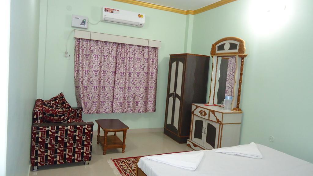 ורנאסי Krishna Paying Guest House מראה חיצוני תמונה