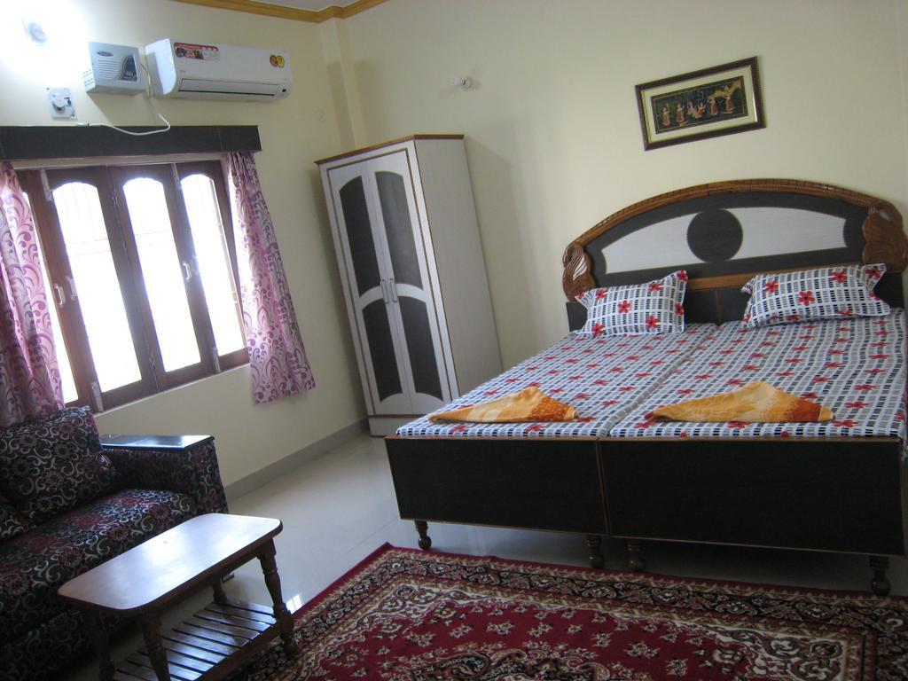 ורנאסי Krishna Paying Guest House חדר תמונה